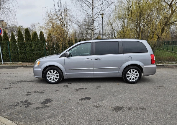 Chrysler Town &amp; Country cena 43777 przebieg: 266781, rok produkcji 2013 z Warszawa małe 154